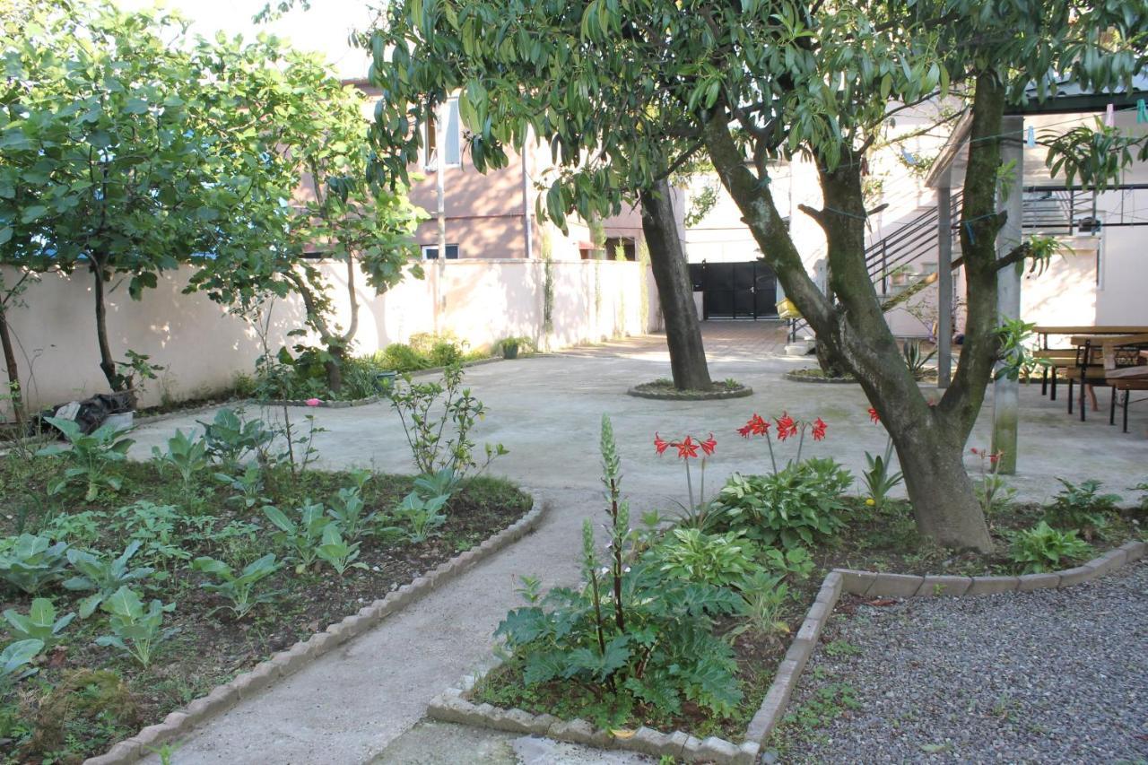 Iren Apartment Batumi Esterno foto